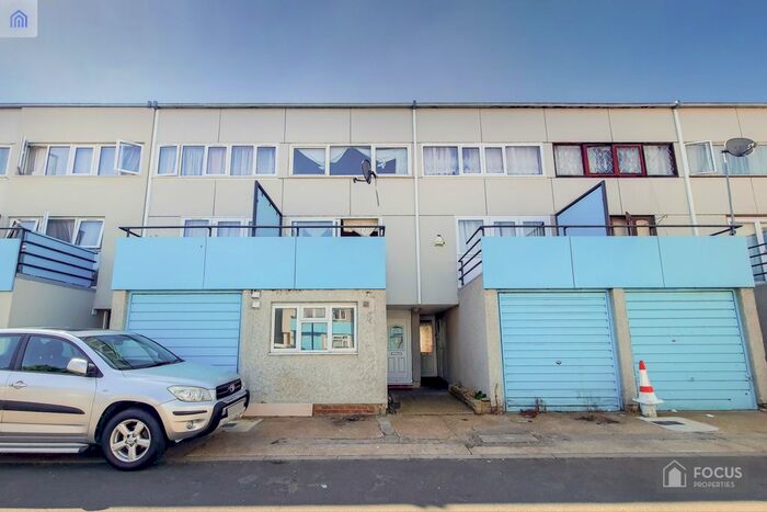 1 Bedroom Terraced House To Rent In Lindsey Close, Surrey, CR4