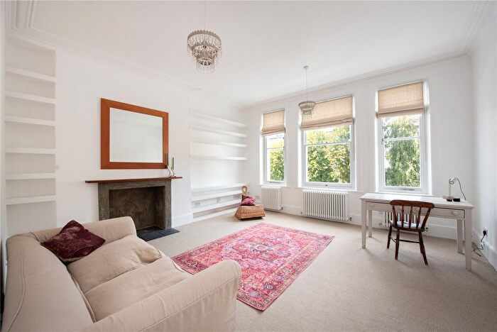 2 Bedroom Flat For Sale In Belsize Grove, London, NW3