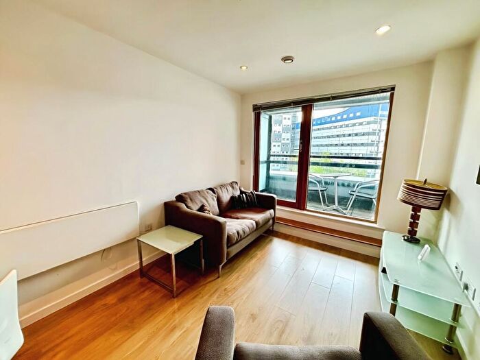 2 Bedroom Flat To Rent In Gateway North, Crown Point Road, Leeds, LS9