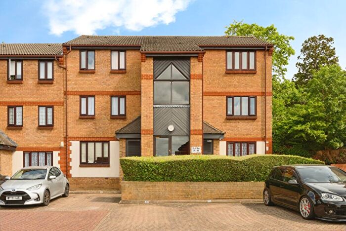 1 Bedroom Flat For Sale In Kirk Rise, Sutton, SM1