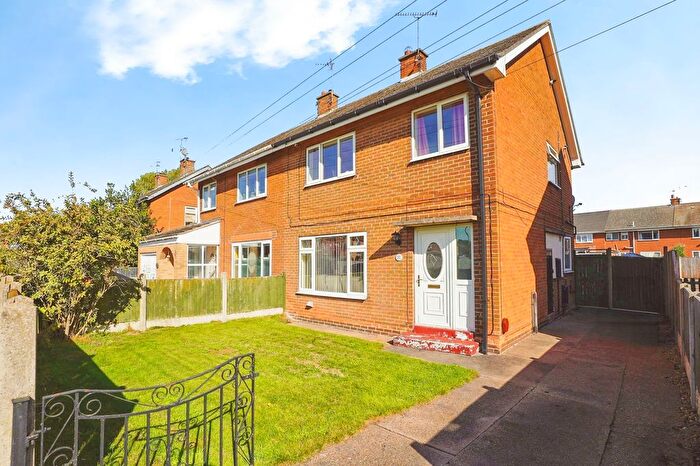 3 Bedroom Semi-Detached House For Sale In The Oval, Retford, DN22