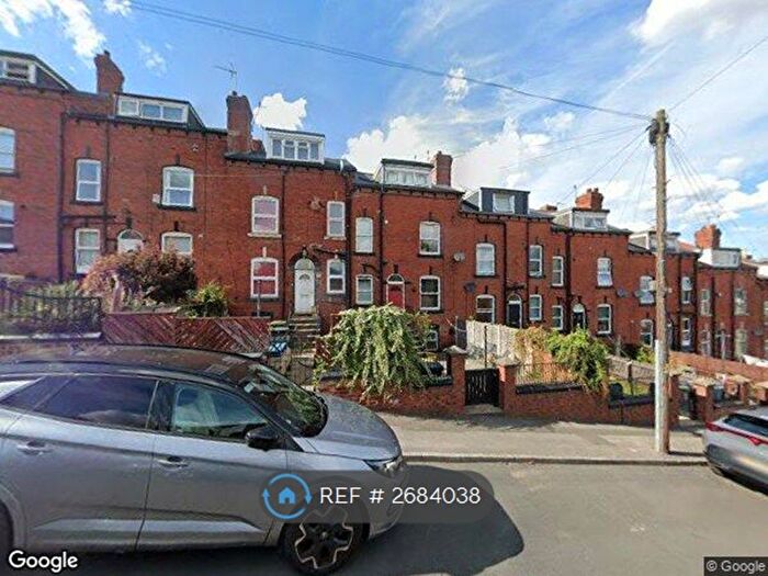 2 Bedroom Terraced House To Rent In West View, Leeds, LS11