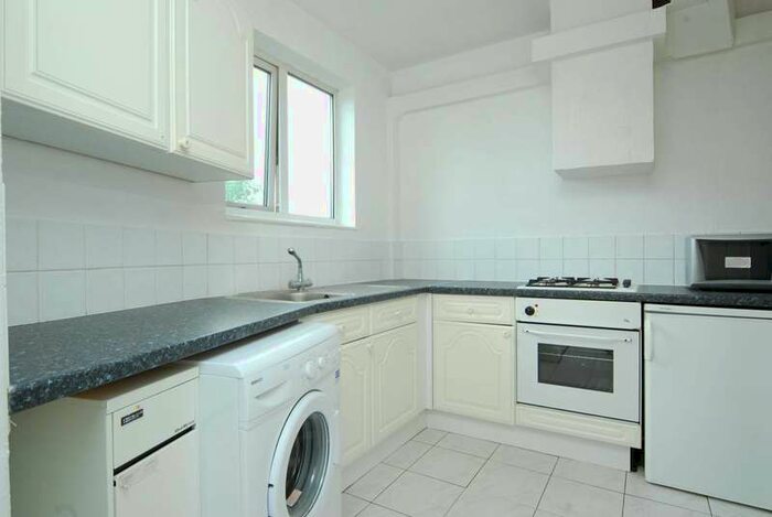 2 Bedroom Flat To Rent In Alexandra Avenue, Rayners Lane, HA2