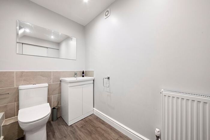5 Bedroom Semi-Detached House For Sale In Nutfield Gardens, Northolt, UB5