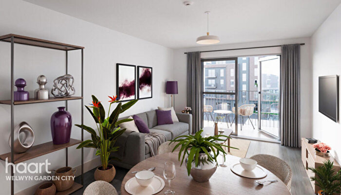 2 Bedroom Apartment For Sale In Bridge Road East, Welwyn Garden City, AL7