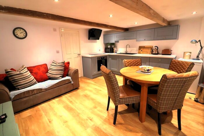 1 Bedroom Flat To Rent In Norfolk Street, Glossop, SK13