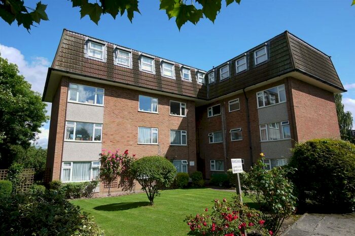 1 Bedroom Flat To Rent In Lambs Close, Cuffley, EN6