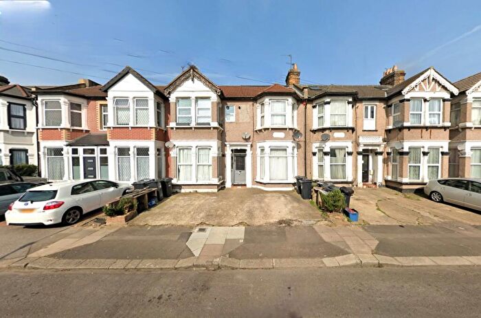1 Bedroom Apartment For Sale In Ingleby Road, Ilford, IG1