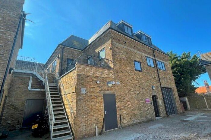 2 Bedroom Flat To Rent In Station Mews, Birchington, CT7