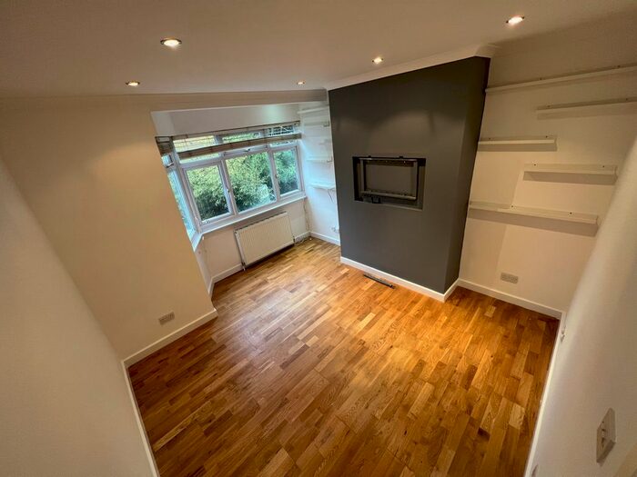 2 Bedroom Maisonette To Rent In Deer Park Gardens, Mitcham, CR4