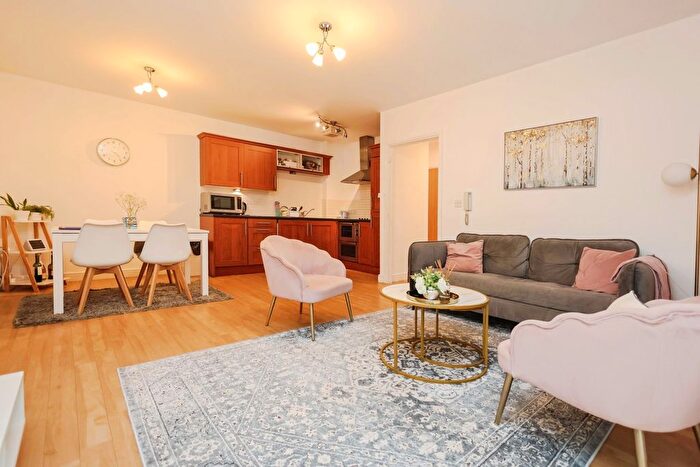 2 Bedroom Flat For Sale In Woodbrooke Grove, Northfield, Birmingham, West Midlands, B31