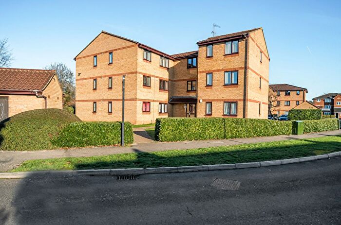 1 Bedroom Flat For Sale In Lowestoft Drive, Slough, Berkshire, SL1
