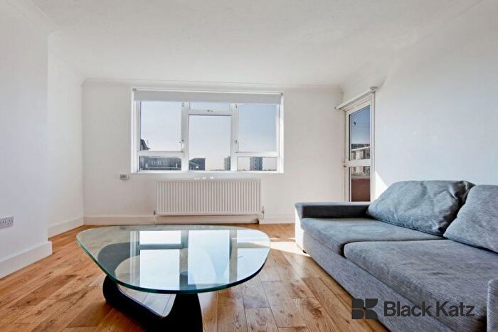 3 Bedroom Flat To Rent In Patmore Estate, London, SW8