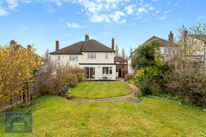 3 Bedroom Semi-Detached House To Rent In Roundmead Avenue, Loughton, IG10