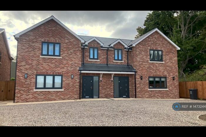 5 Bedroom Semi-Detached House To Rent In Cody Court, Royston, SG8