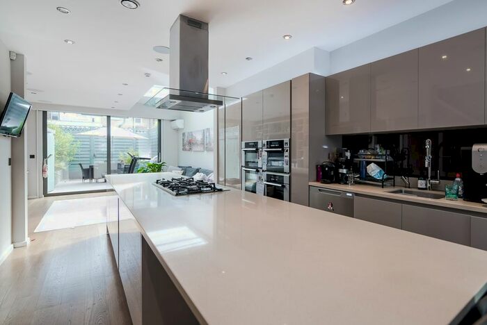 3 Bedroom Terraced House To Rent In Alma Road, Wandsworth, SW18