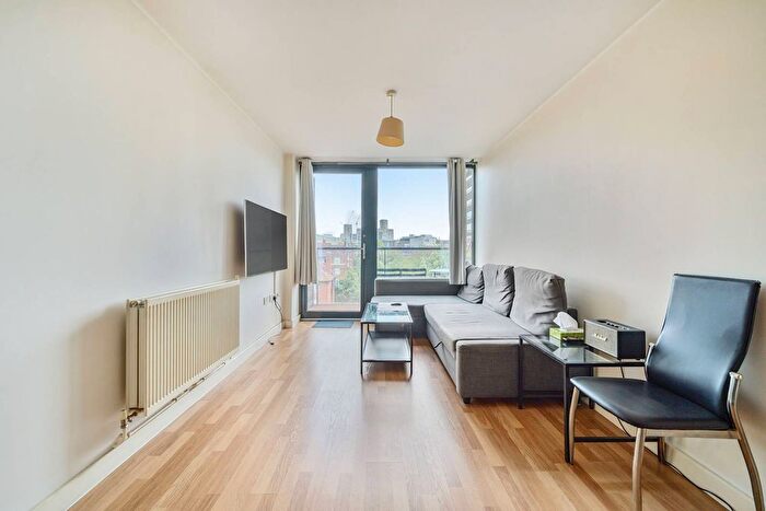 1 Bedroom Flat For Sale In Cranston Court, Shepherd's Bush, London, W12