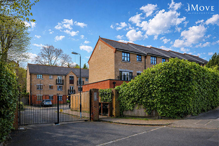 2 Bedroom Flat For Sale In New Green Place, London, SE19