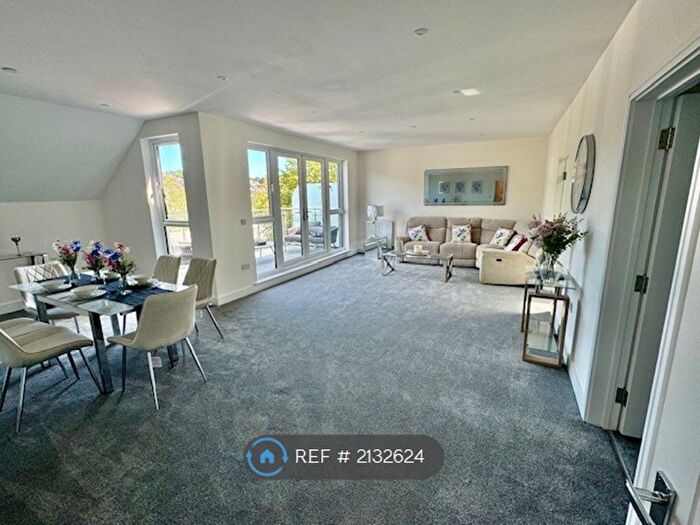 2 Bedroom Flat To Rent In Parkfield Road, Torquay, TQ1