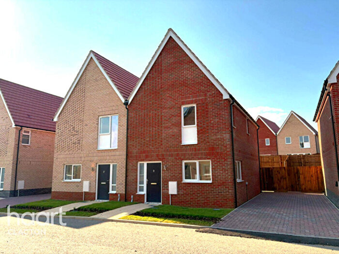 3 Bedroom Semi-Detached House For Sale In Una Road, Essex, CO12