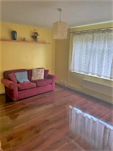2 Bedroom Flat To Rent In Jasmine Gardens, Croydon, CR0