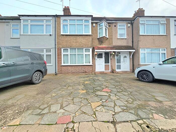 3 Bedroom Terraced House To Rent In Beechfield Gardens, Romford, RM7