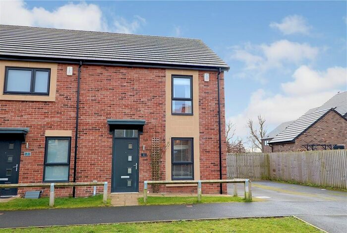 3 Bedroom End Of Terrace House For Sale In Parisi Way, Pocklington, York, YO42