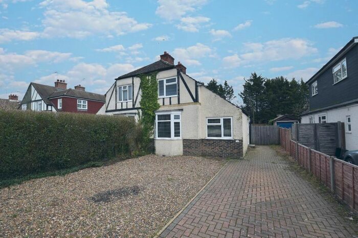 3 Bedroom Property To Rent In Oakwood Road, Horley, Surrey, RH6