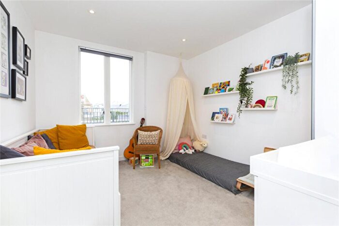 2 Bedroom Apartment To Rent In Esther Anne Place, London, N1