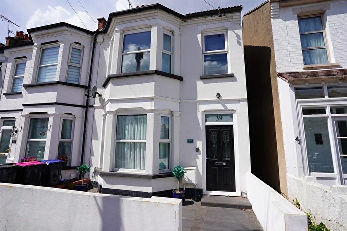 3 Bedroom End Of Terrace House To Rent In Richmond Street, Southend-On-Sea, SS2