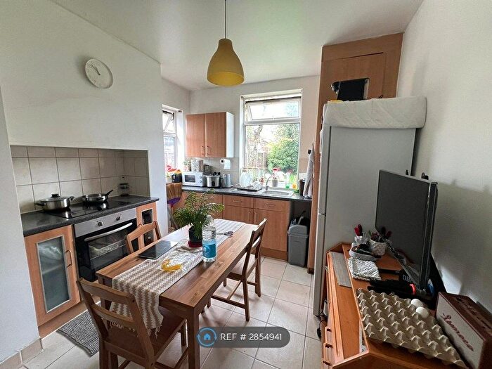 1 Bedroom Flat To Rent In Highfield Avenue, London, NW11