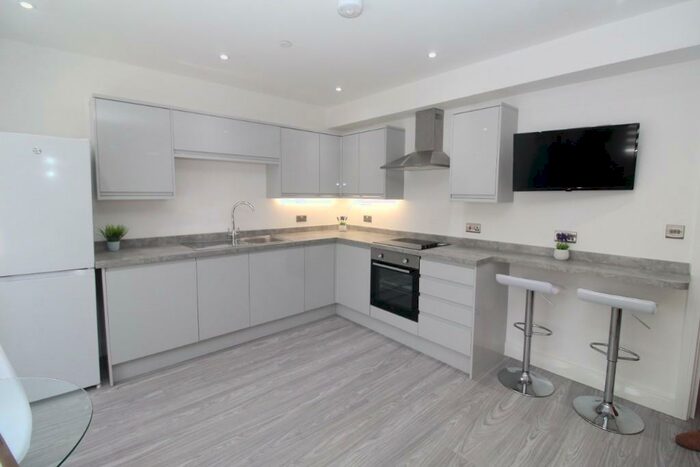 2 Bedroom Flat To Rent In Albany Road, Cardiff(City), CF24