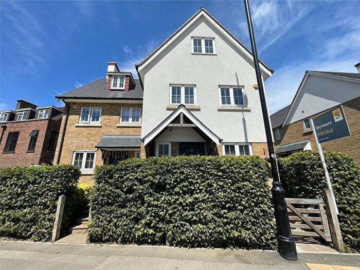 4 Bedroom Semi-Detached House For Sale In London Road, Hindhead, Surrey, GU26