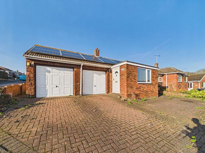 2 Bedroom Semi Detached Bungalow For Sale In Beacon Drive Bean, Bean, Dartford, Kent, DA2