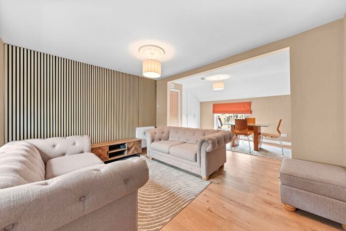 3 Bedroom Flat For Sale In Stirling Street, Alva, FK12