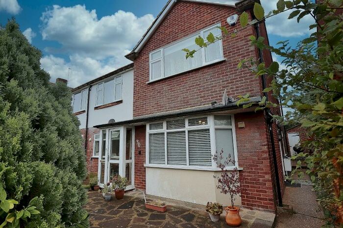 2 Bedroom Ground Maisonette To Rent In Shrublands Close, Chigwell, Essex, IG7