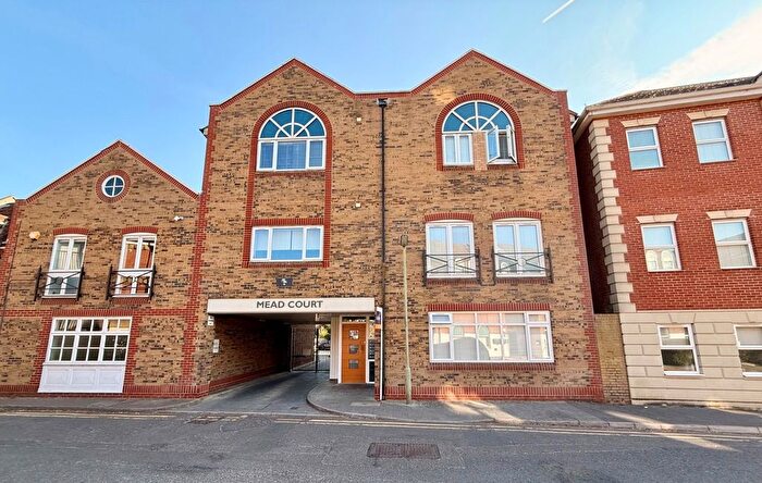 1 Bedroom Flat For Sale In Mead Court, Gogmore Lane, Chertsey, Surrey, KT16
