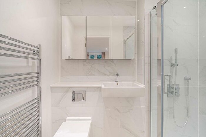 3 Bedroom Flat To Rent In Sinclair Road, London, W14