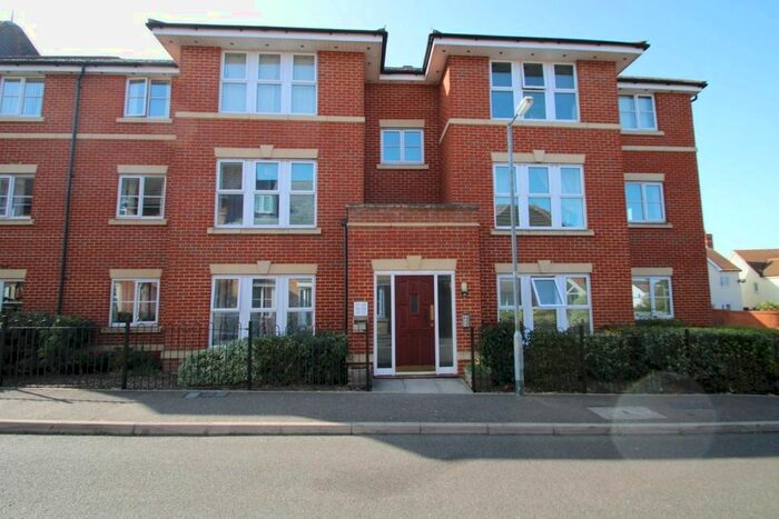 2 Bedroom Flat To Rent In Goodwin Close, Great Baddow, Chelmsford CM2
