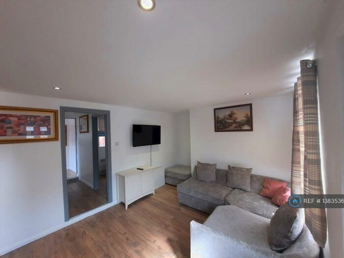 3 Bedroom Semi-Detached House To Rent In Greenstead Road, Colchester, CO1