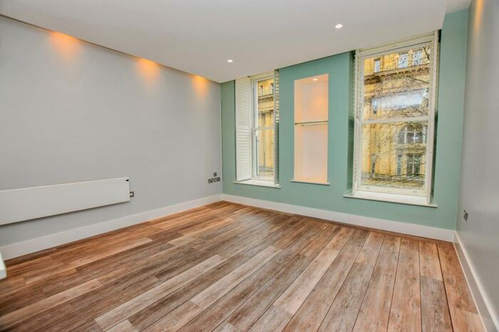 2 Bedroom Flat To Rent In St Anns Square, City Centre, Manchester, M2