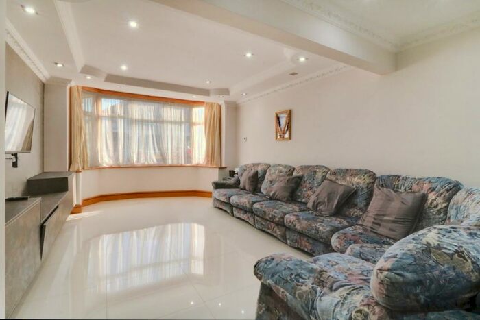 4 Bedroom End Of Terrace House To Rent In Princes Avenue, Kingsbury, NW9