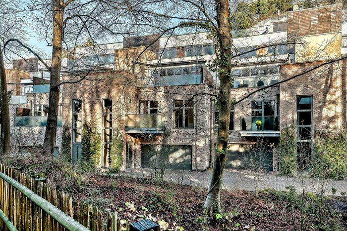 4 Bedroom Terraced House To Rent In Chantry Quarry, Guildford, GU1