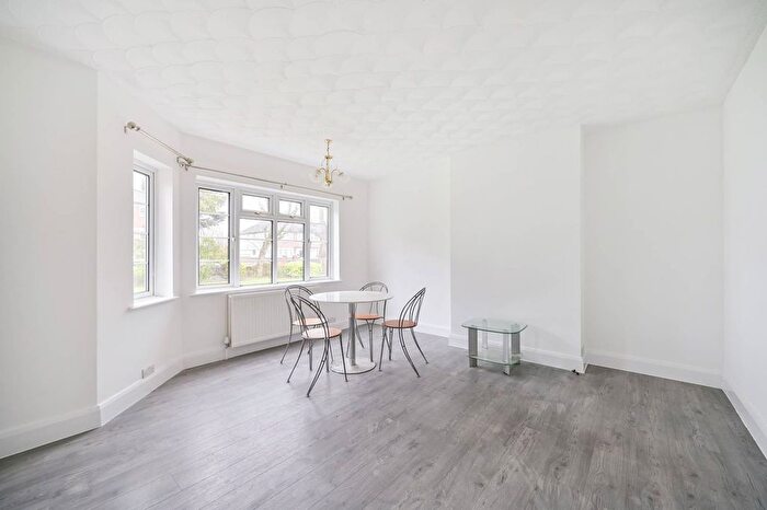 2 Bedroom Flat To Rent In The Brooklands, Eversley Crescent, Isleworth, TW7