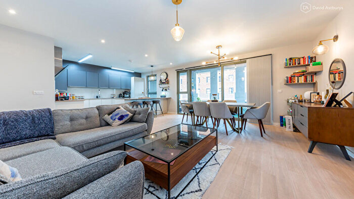 2 Bedroom Apartment To Rent In Tottenham Lane, Crouch End, London, N8