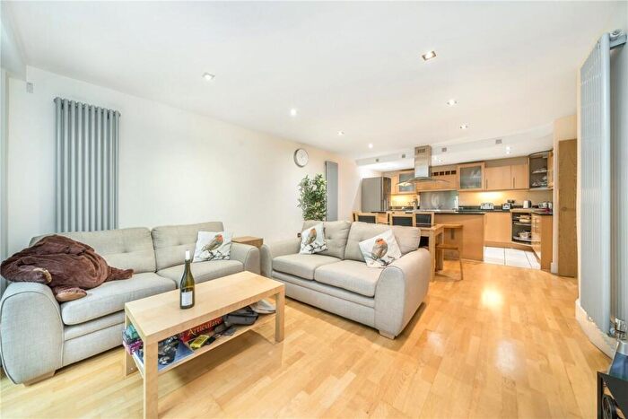 2 Bedroom Flat To Rent In Millharbour, London, E14