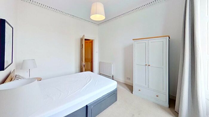 1 Bedroom Flat To Rent In Gibson Street, Edinburgh, EH7