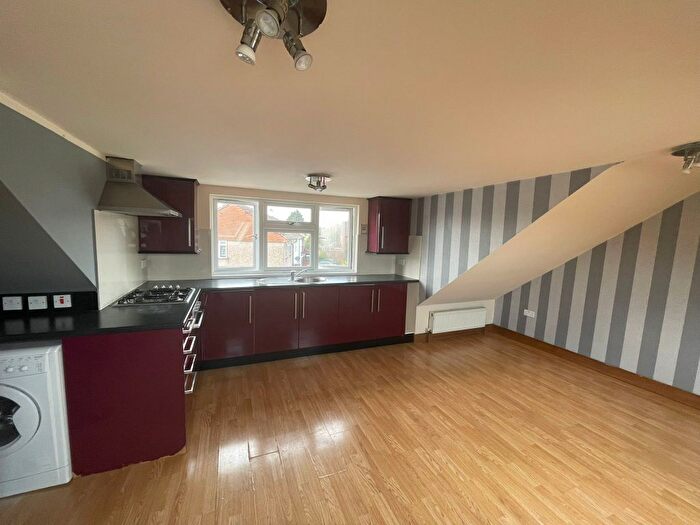 3 Bedroom Flat To Rent In The Mall, Kingsbury, HA3