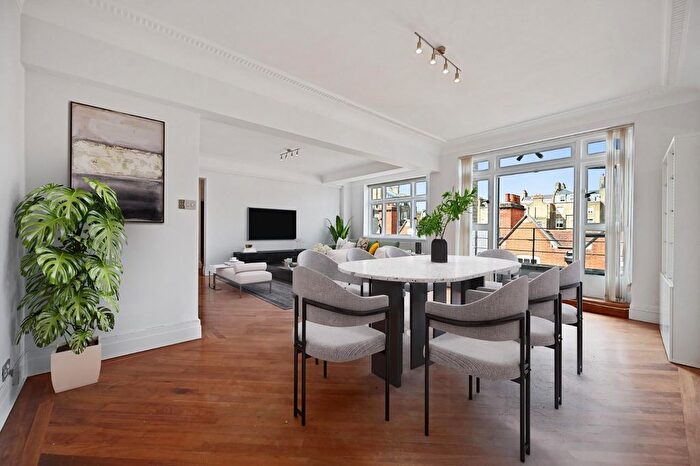 3 Bedroom Flat To Rent In Portland Place, London, W1B