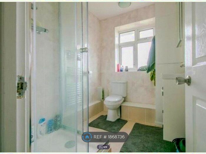 2 Bedroom Flat To Rent In Gedge Court, Mitcham, CR4